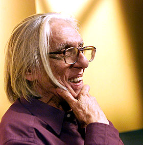 O poeta Ferreira Gullar: "Muitos intelectuais ficaram com o pincel na m�o" (Foto: Eduardo Knapp/Folha Imagem)